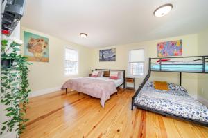 a bedroom with two bunk beds and a couch at 37 - 3BR Quincy - Cozy Townhouse near Adams Park in Quincy