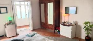 TV a/nebo společenská místnost v ubytování TakeAmalfiCoast Main House