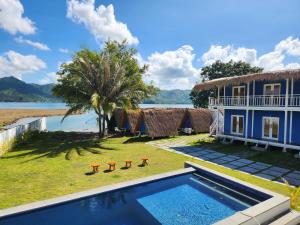 BlongasDive dude belongas Lombok Mandalika的带游泳池和房子的别墅
