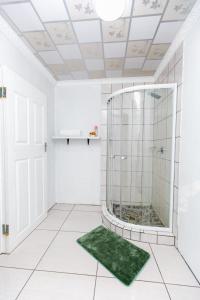 Ένα μπάνιο στο Salush Guest House