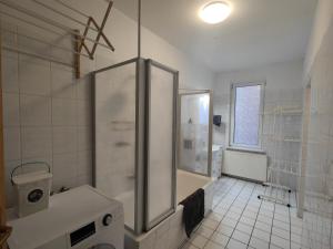 Koupelna v ubytování Business apartments "An der Lutherkirche" Self-Check-in + 37 fotografií