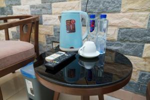 a glass table with a blender and a remote control at Diamond Motel in Bắc Giang