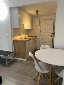 Η κουζίνα ή μικρή κουζίνα στο Apartamiento vista al Mar - Holiday center en Roses
