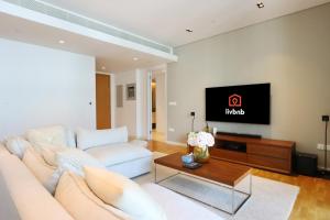 TV a/nebo společenská místnost v ubytování High-End 1BR Bluewaters Luxury Near Ain Dubai + 22 fotografií