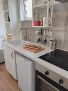 Η κουζίνα ή μικρή κουζίνα στο The Studio