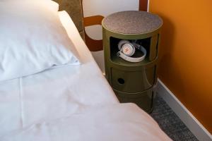 a room with a bed and a camera next to a bed at HUB Apartments St Georg in Hamburg