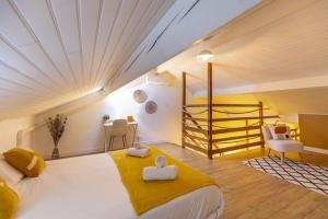 a bedroom with a large bed with two towels on it at Le Boho - Charmant T3 avec climatisation et fibre in Bergerac