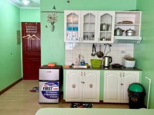 Una cocina o kitchenette en Albergo Hotel - Studio Condo Unit - Baguio Transient