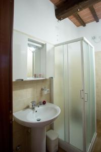 A bathroom at AGRITURISMO La COLLINA del SOLE