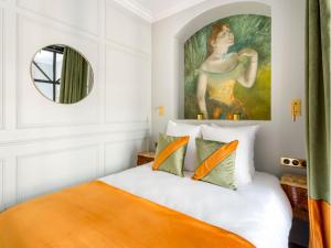 Posteľ alebo postele v izbe v ubytovaní Merveil - Luxury Suite - Louvre - Opera I + 27 fotografií