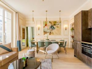Kuchnia lub aneks kuchenny w obiekcie Merveil - Luxury Suite - Louvre - Opera I