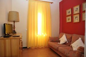 TV a/nebo společenská místnost v ubytování Holiday home Can Clerc