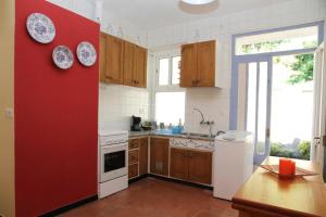 Kuchyň nebo kuchyňský kout v ubytování Holiday home Can Clerc