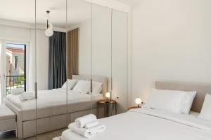 Postel nebo postele na pokoji v ubytování Nana & Nona Luštica Bay + 88 fotografií