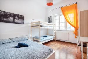 Letto o letti in una camera di Lovely House with private pool 3X2 with jacuzzi and breakfast with garden and BBQ next seaside and train station