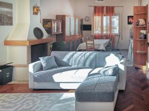 Area soggiorno di Lovely House with private pool 3X2 with jacuzzi and breakfast with garden and BBQ next seaside and train station