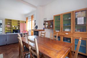 Area soggiorno di Lovely House with private pool 3X2 with jacuzzi and breakfast with garden and BBQ next seaside and train station