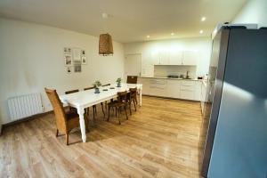 Kuchyň nebo kuchyňský kout v ubytování Chambre 25m2, SDB PV, 3 pers, Centre, 160m2, WIFI