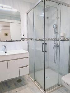 Kúpeľňa v ubytovaní HD Mogan Beach Apartment + 37 fotografií