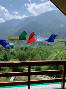 a group of kites flying in the sky over a mountain at The Green Mountain Lodge in Jāmb