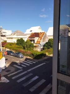 a view of a street with cars parked in a parking lot at Le DODU in Saint-Denis +9 photos