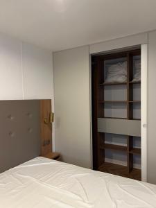 Posteľ alebo postele v izbe v ubytovaní Camping Del Mar 10, Mobil home Petit Paradis, 6 personnes, Bord de mer, Camping Del Mar Village