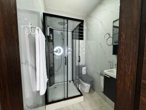 Gallery image of Luxey 2 Bed Townhouse in Accra