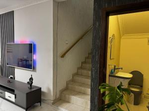 Gallery image of Luxey 2 Bed Townhouse in Accra