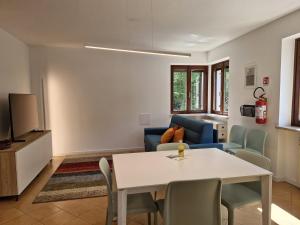 Posezení v ubytování Apartment Busatte 42 - Holiday Home Garda Trentino