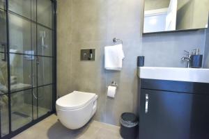 A bathroom at Beyaz Melek Apart Hotel