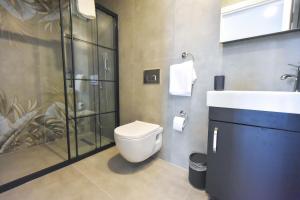 A bathroom at Beyaz Melek Apart Hotel