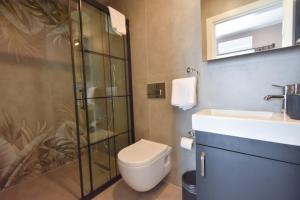 A bathroom at Beyaz Melek Apart Hotel