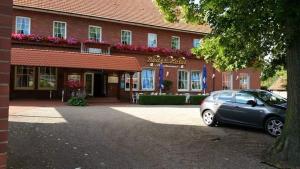 a car parked in front of a building at Rodes Hotel und Restaurant in Rehburg-Loccum