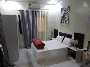 Ένα ή περισσότερα κρεβάτια σε δωμάτιο στο Résidence Teranga walo +5 φωτογραφίες