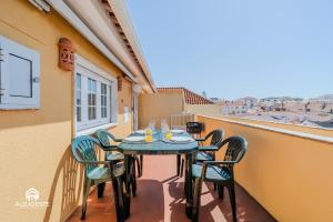 a table and chairs on a balcony with a view at Central Apartment - 2 bedrooms center of Santa Cruz in Santa Cruz