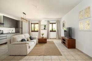 a living room with a couch and a tv at Hotel Moderno in Olbia