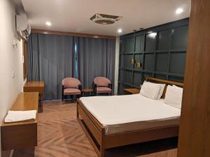 Ένα ή περισσότερα κρεβάτια σε δωμάτιο στο Lavish Hotel