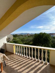 Ein Balkon oder eine Terrasse in der Unterkunft Apartments Marina