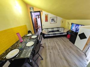 A television and/or entertainment centre at Piccolo paradiso