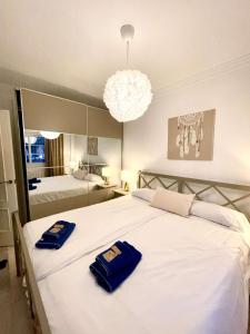 A bed or beds in a room at Apartamento en primera linea de playa