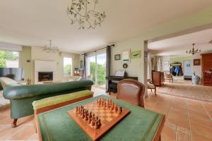 a living room with a chess board on a table at Maison avec jardin pour 10 - 600m plage in Arzon