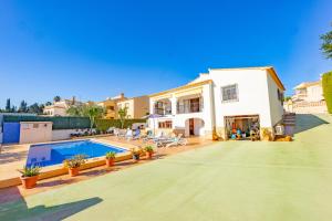 Bazén v ubytování Villa Tere - PlusHolidays nebo v jeho okolí