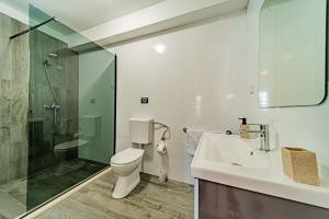 Rooms & Apartments Mirakul的一间浴室