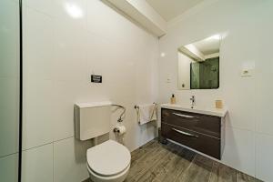 Rooms & Apartments Mirakul的一间浴室