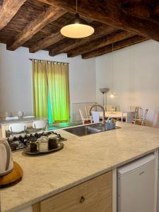 Kuchyň nebo kuchyňský kout v ubytování Casa del pellegrino