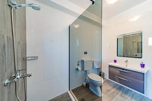 Rooms & Apartments Mirakul的一间浴室