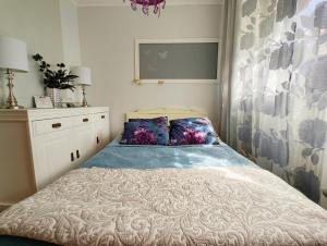 a bedroom with a bed and a chalk board at MAYA apartament in Jantar
