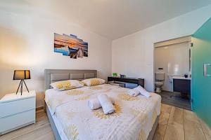 Rooms & Apartments Mirakul客房内的一张或多张床位