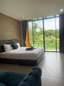 พบรักรีสอร์ท Pobruk resort客房内的一张或多张床位
