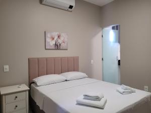 Postel nebo postele na pokoji v ubytování Flats Ipê